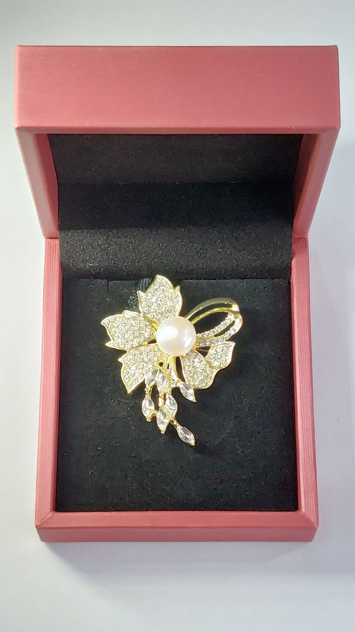 Natural Beauty of Pearl Brooch APJ-001