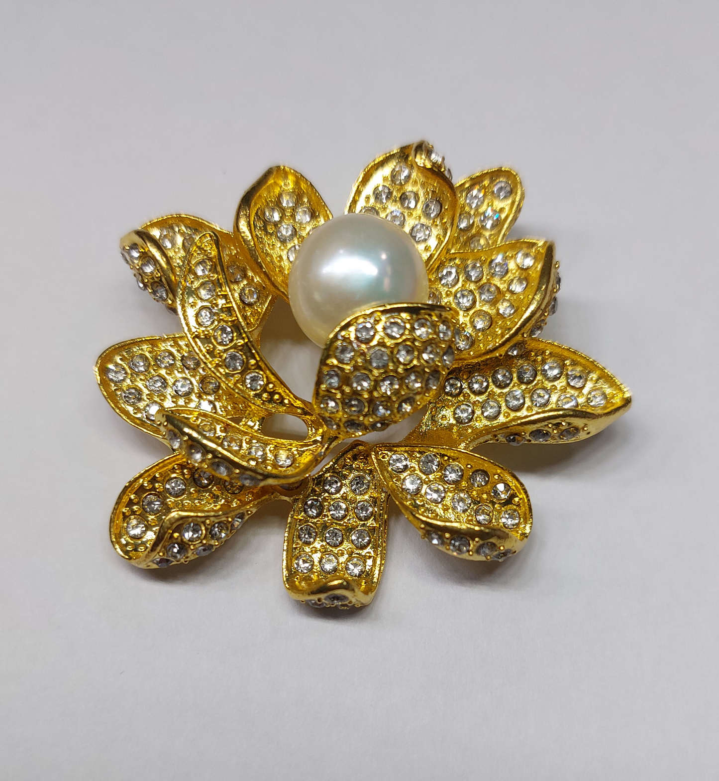 Natural Beauty of Pearl Brooch APJ-004