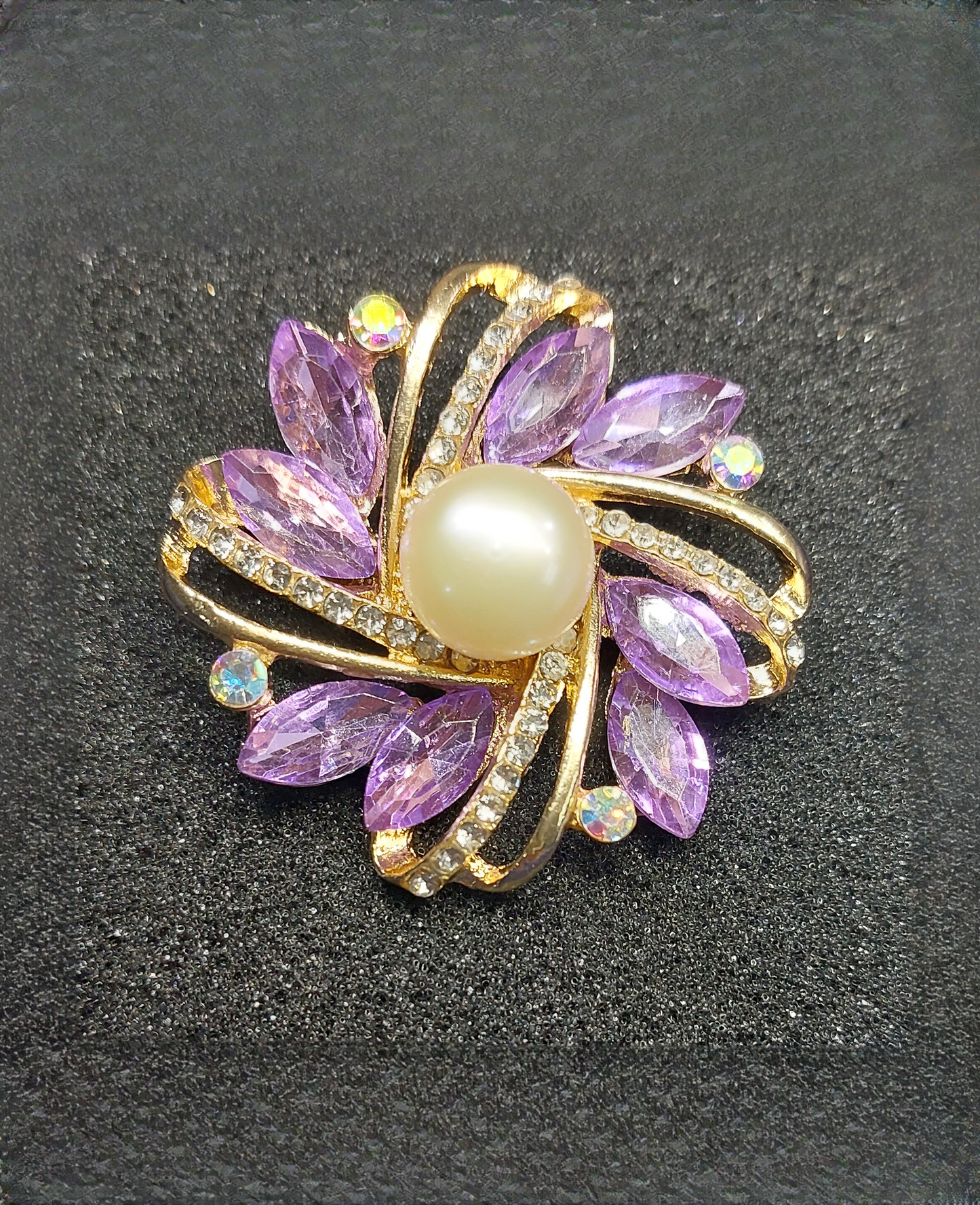 Natural Beauty of Pearl Brooch APJ-005