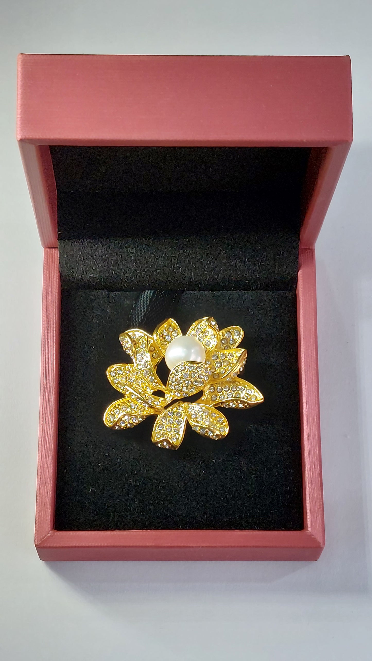 Natural Beauty of Pearl Brooch APJ-004